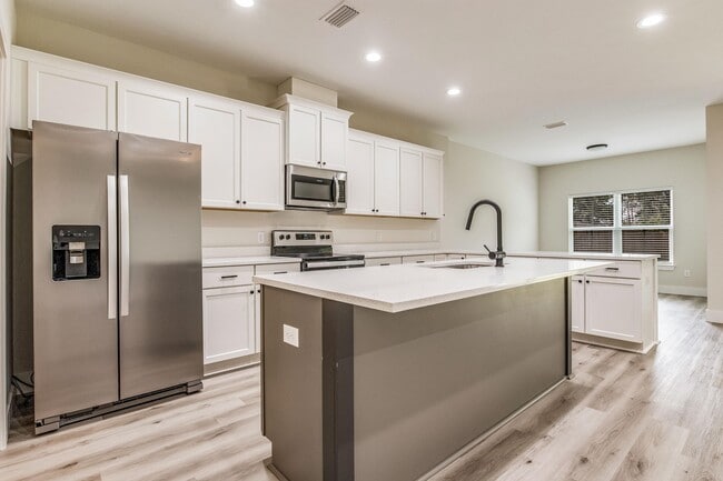 Building Photo - 6809 Water St