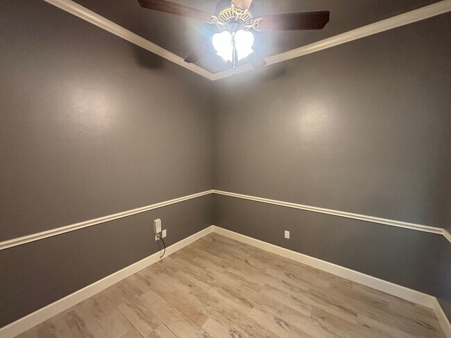 Building Photo - Beautiful 4 bed, 2 bath WITH an Office and STORM SHELTER