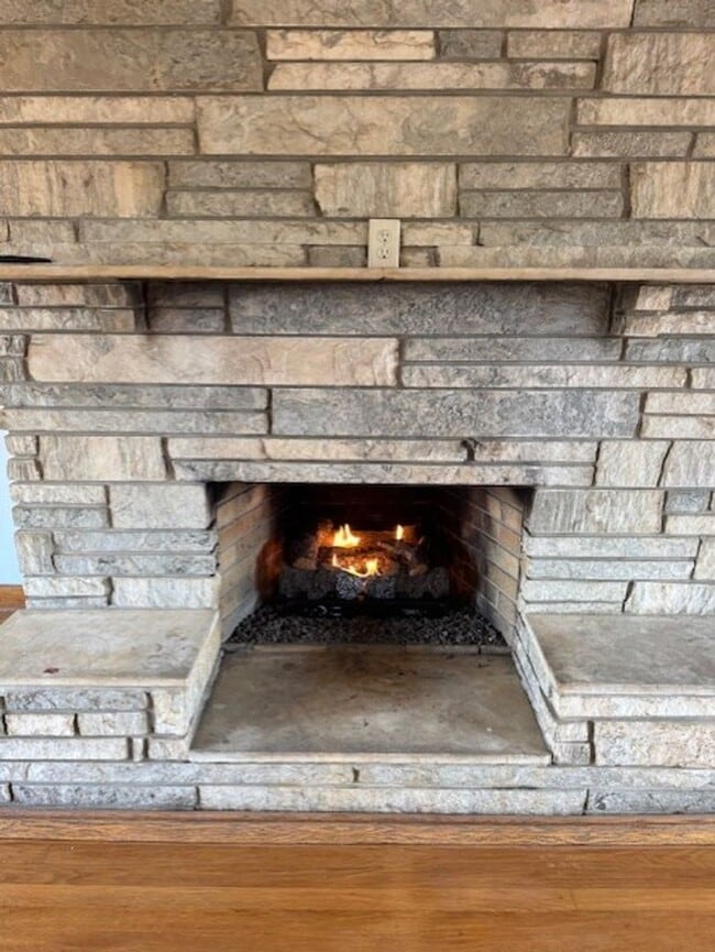 Building Photo - Large 3 Bedroom on Two Acres!