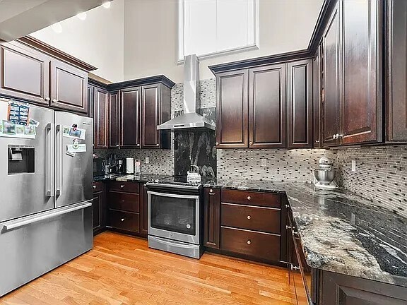 Building Photo - 15 Ancona Rd