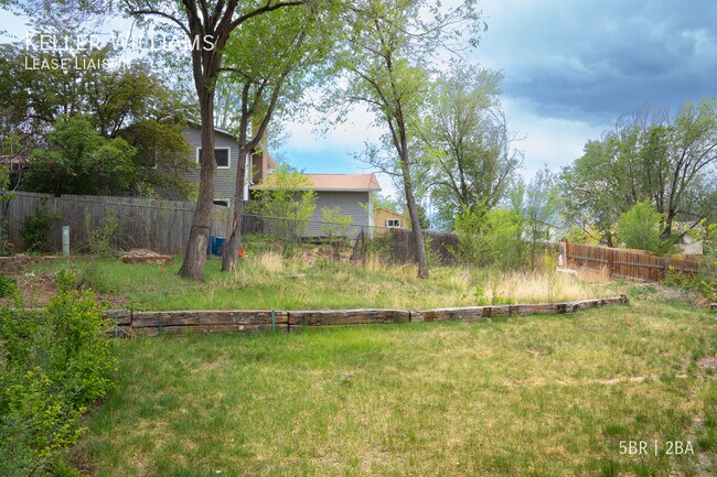 Building Photo - 1105 Mt View Ln