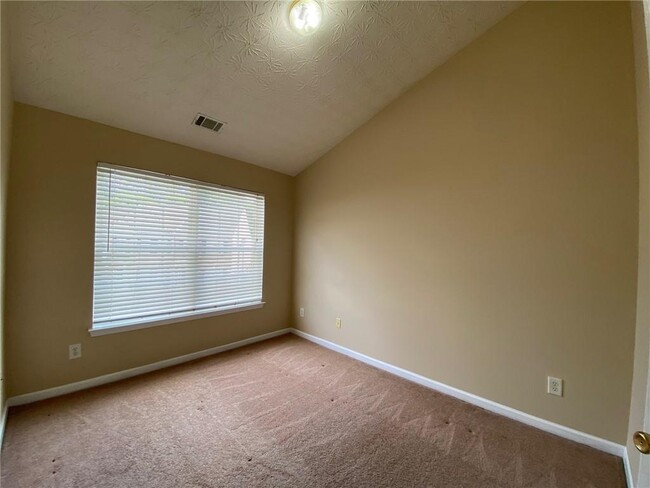 Building Photo - 646 Kenridge Dr