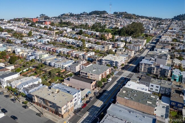 Building Photo - 1640 Taraval St