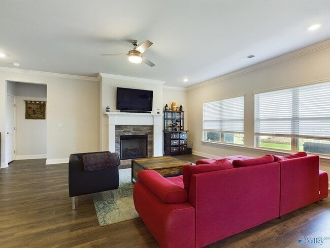 Building Photo - 219 Maureen Dr SW