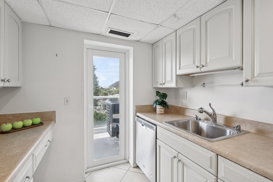 Building Photo - 2701 N Ocean Blvd