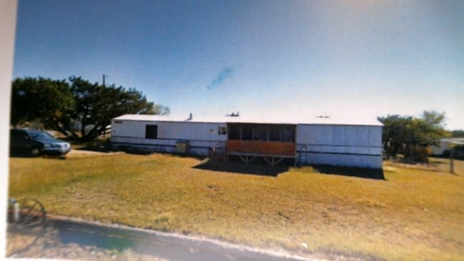 Building Photo - 1655 Oak Springs Rd