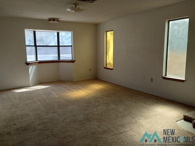 Building Photo - 1012 S Saddler St