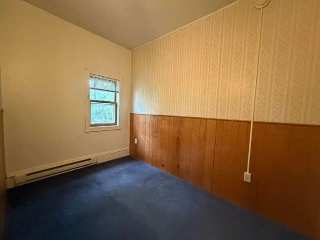 Building Photo - 3 Bedroom Student Rental New UW-Eau Claire - Available Now!