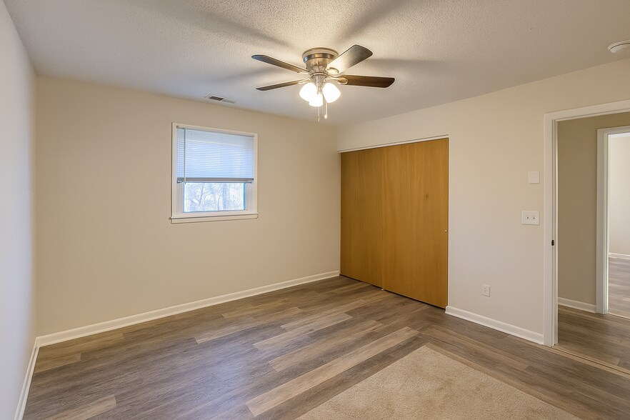 Building Photo - 575 Riverview Heights St