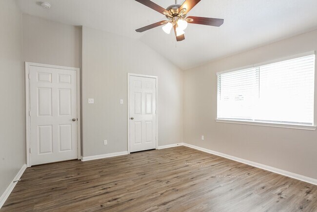 Building Photo - 25235 Clover Ranch Dr