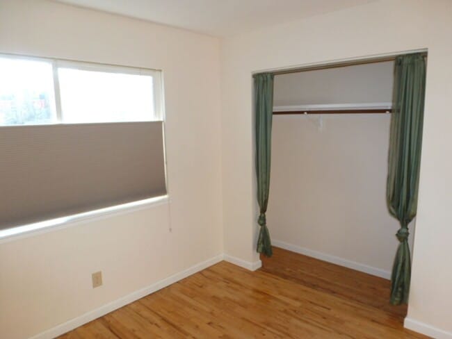 Building Photo - Four Bedroom, Two Bath, Two Car Garage Rem...