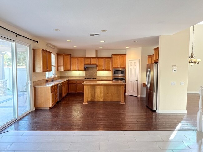 Building Photo - Executive 4 Bedroom Home for Rent