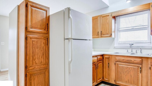 Building Photo - Live in the Heart of It All – 2BR Duplex w...