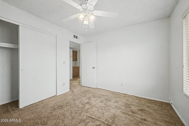 Building Photo - 932 W Libra Dr