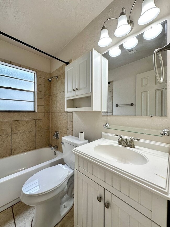 Building Photo - 3 Bedroom