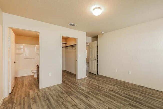 Building Photo - 7002 Heathers Way