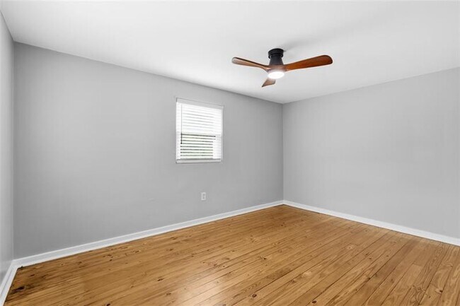 Building Photo - 424 Glenfield Rd