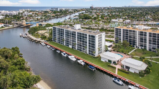 Building Photo - 1631 Riverview Rd