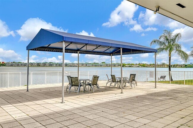 Building Photo - 1075 NE Miami Gardens Dr