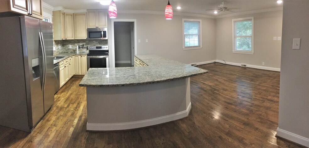Huge island - 4922 Baylor Dr