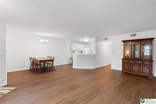 Building Photo - 7318F Sauerkraut Ln