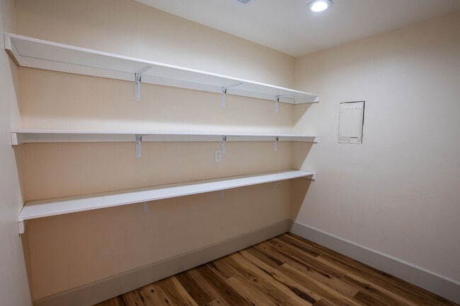 Building Photo - 8428 W Heatherbrae Dr