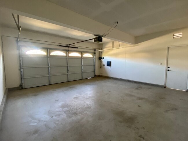 Building Photo - Spacious 4 bed 3 bath Newbury park home