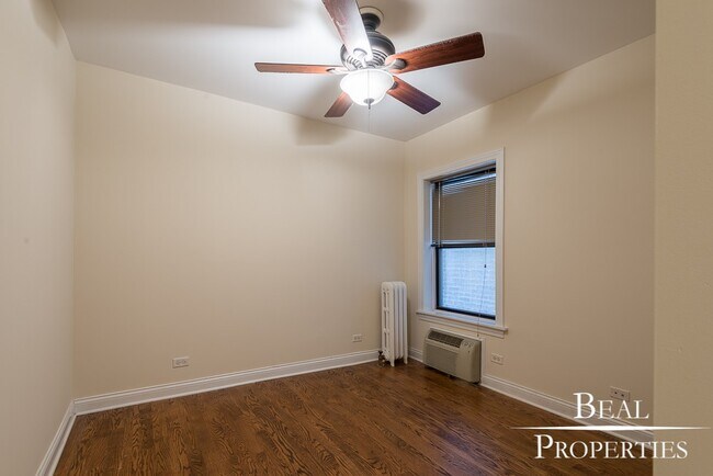 Building Photo - 744 W Addison St