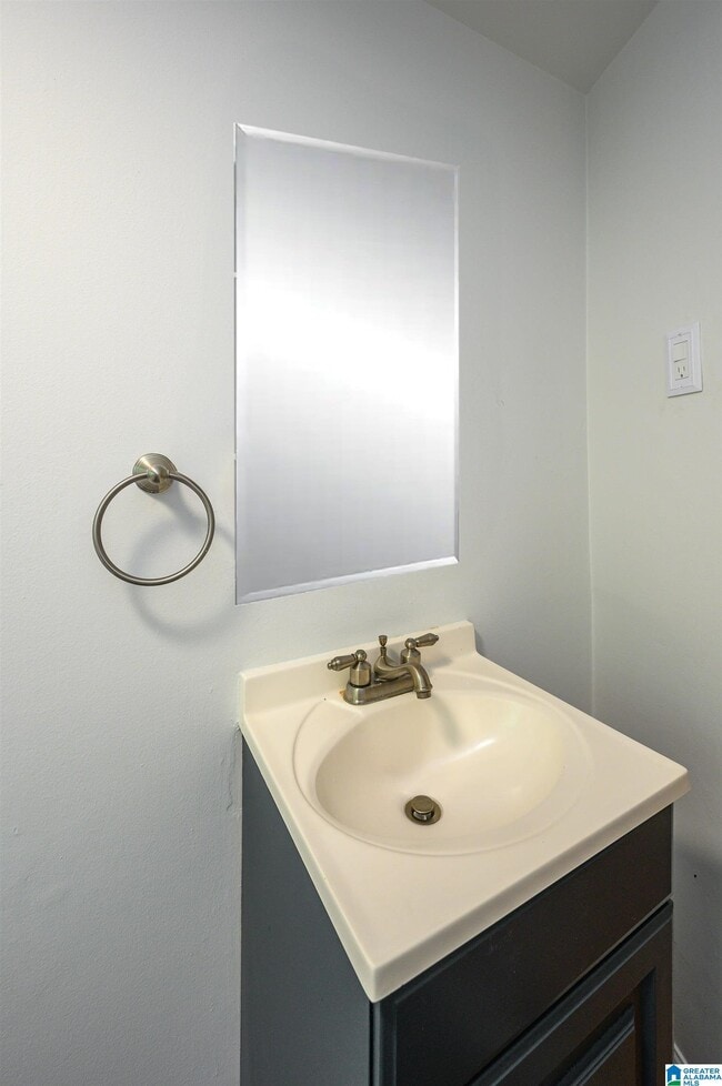 Building Photo - 1064 Sherbrooke Dr