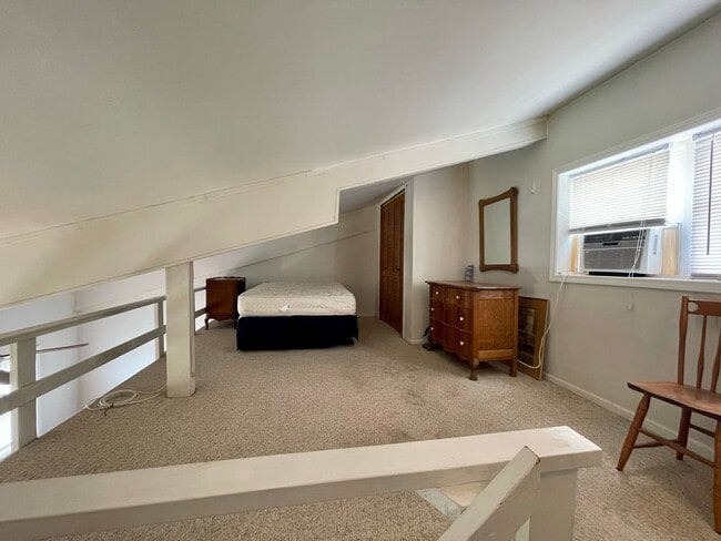 Building Photo - Adorable Studio on Working Farm