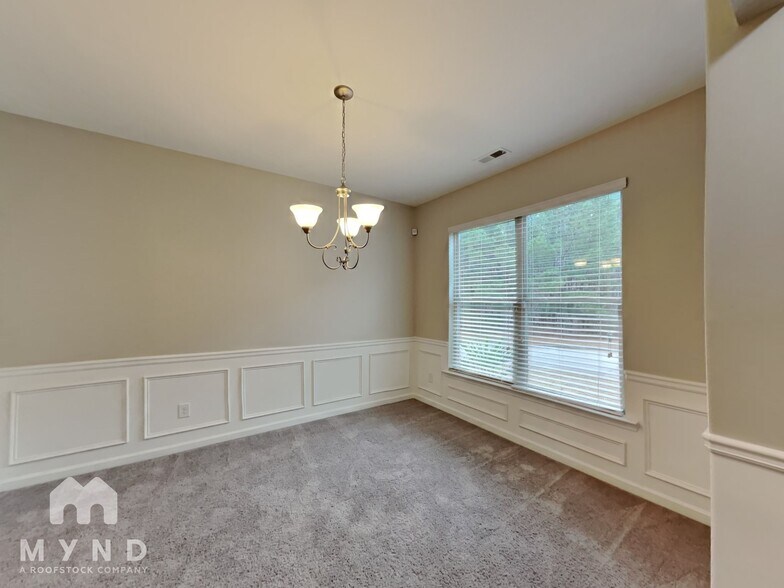 Building Photo - 2455 Quincy Loop