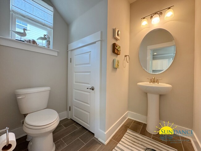 Building Photo - Magnificent 3 Bedroom Home in Santa Rosa B...
