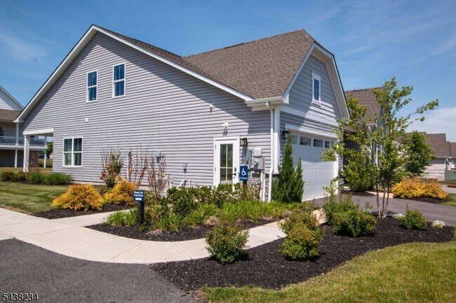 Building Photo - 2 Redwood Run
