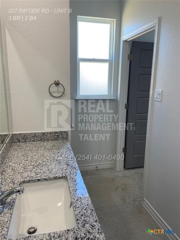 Building Photo - 207 Riptide Rd