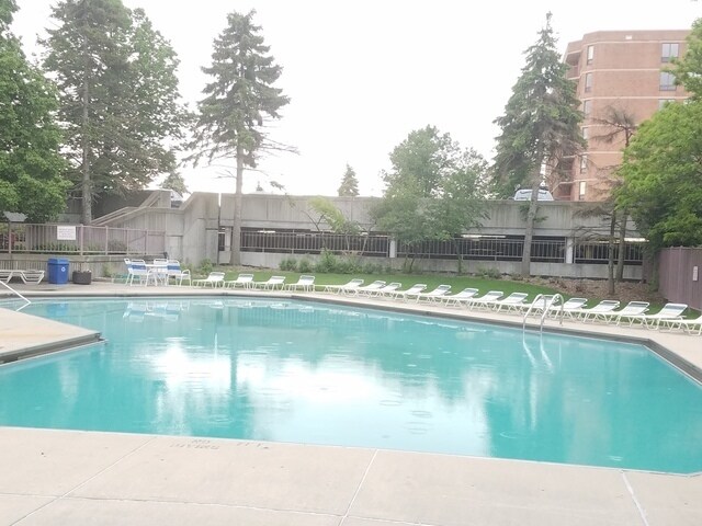 Building Photo - 5820 Oakwood Dr