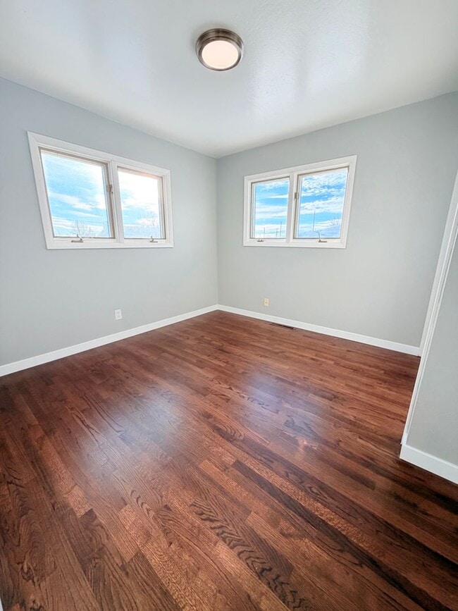 Building Photo - Beautiful Home 3 bed 2.0 baths