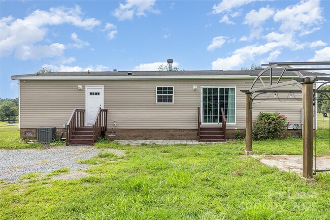 Building Photo - 5001 Friendly Baptist Church Rd