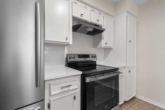 Building Photo - 16222 Barbara Ln