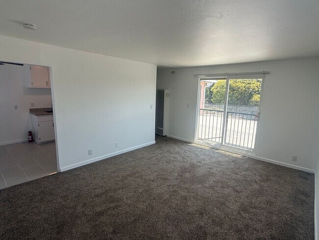 Building Photo - 301 Willard Ave