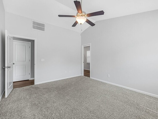 Building Photo - Stylish 3BR/2BA Home with Bonus Room in Gr...
