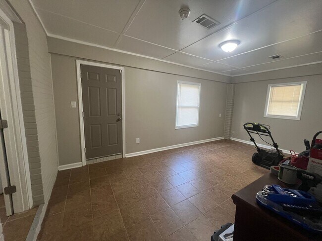Building Photo - 3502 Willow Ln