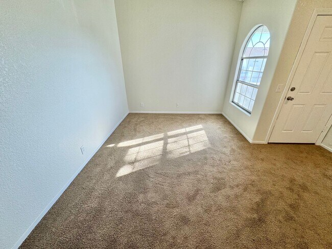 Building Photo - BRIGHT 2-BED CONDO LOCATED CENTRAL LAS VEGAS CONDO