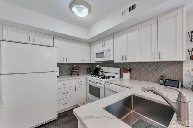 Building Photo - 216 Coldspring Ct