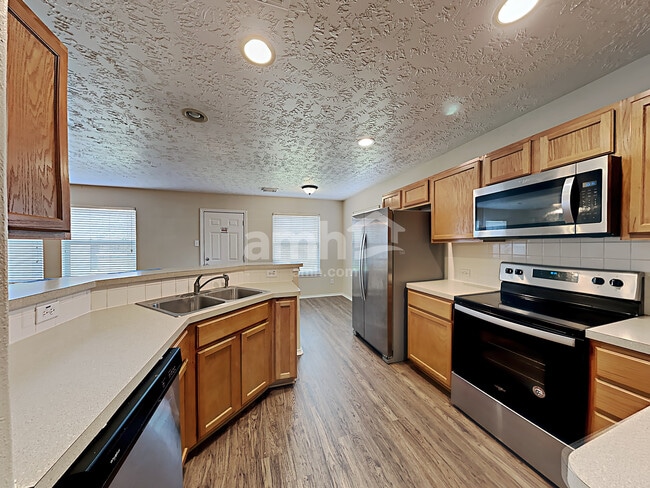 Building Photo - 18401 Sunrise Oaks Ct