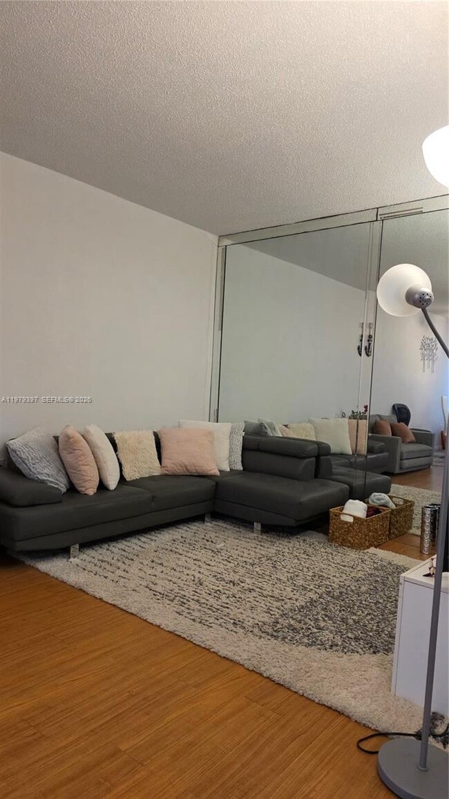 Building Photo - 750 NE 199th St