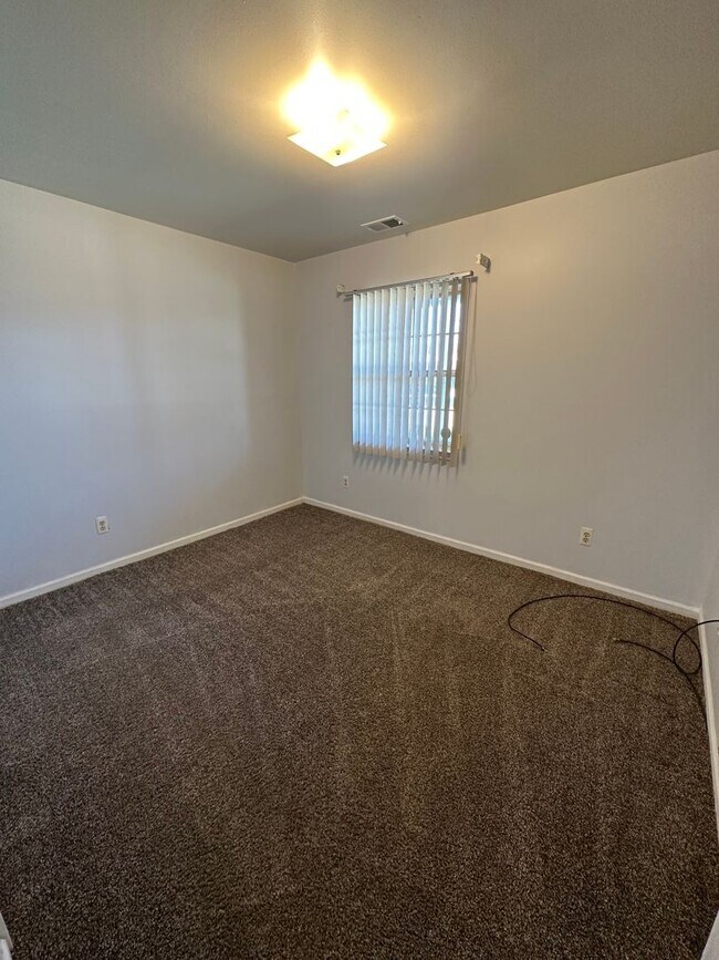 Building Photo - Adorable Condo for Rent in Warren