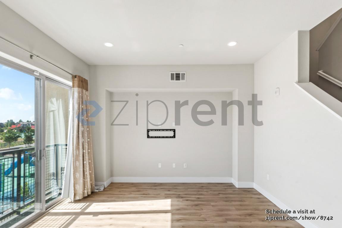 Building Photo - Unit