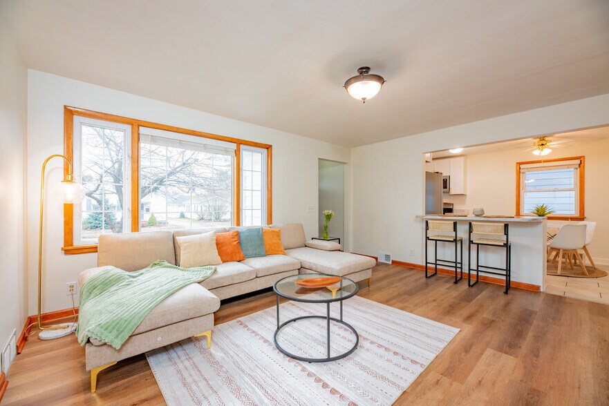 Building Photo - 416 W Spruce St