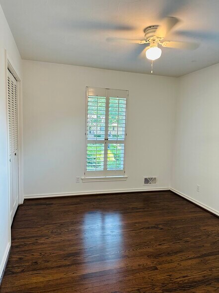 Building Photo - 619 Twilight Trl