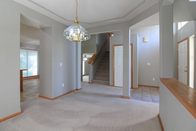 Building Photo - 4 Bed/3 Bath South Richland Home